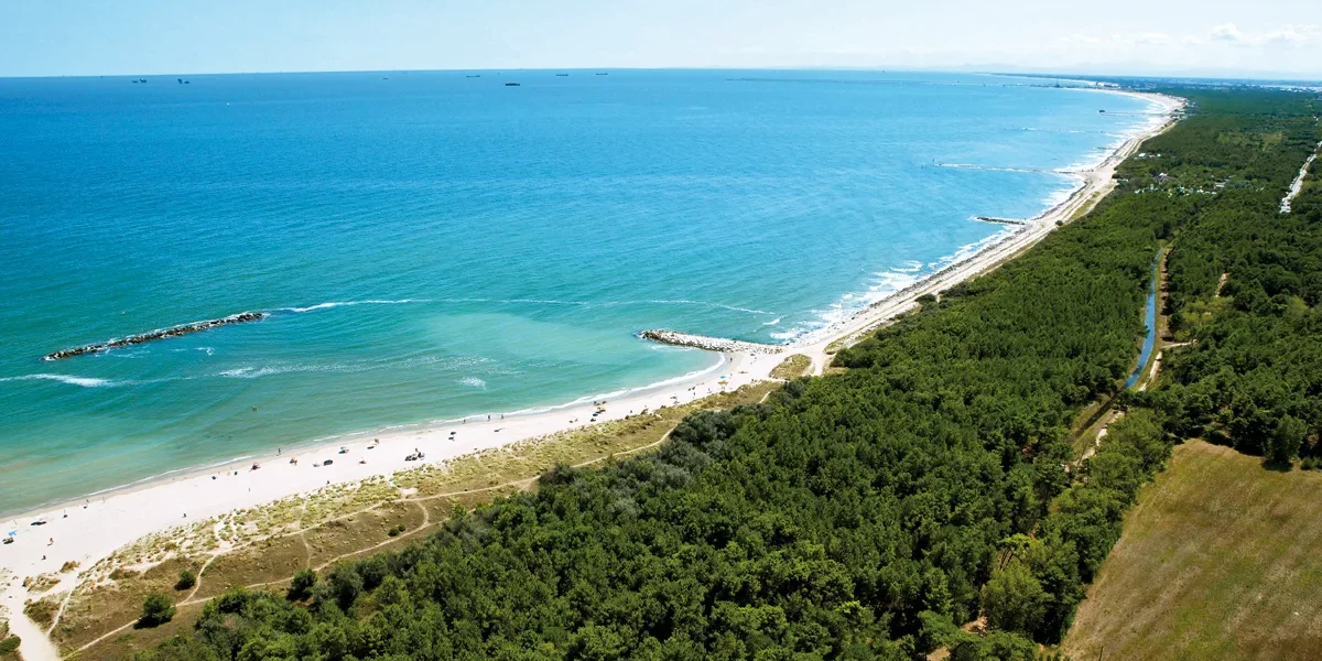 Casalborsetti - La località balneare più a nord tra i Lidi di Ravenna, a circa 15 chilometri di distanza dal centro storico della città.