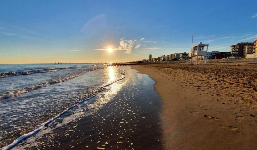 Lido di Dante - Un ambiente naturale nel quale si fondono sole, mare e divertimento con il verde ritemprante della pineta.