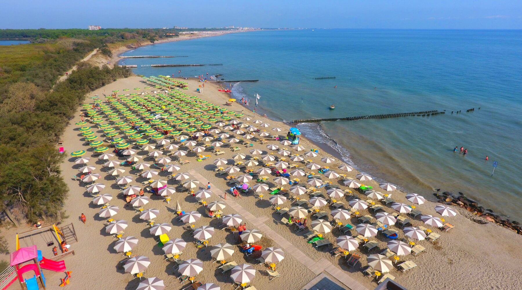 Lido di Spina - Lido aux anciennes origines étrusques entouré de forêts de pins luxuriantes et doté d’une immense plage.