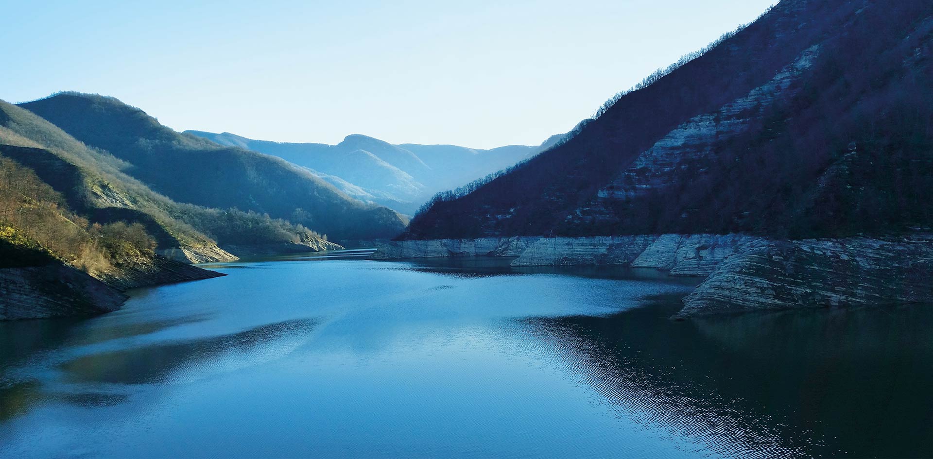 Nature - Vous sentez-vous enthousiaste en regardant un paysage ? Vous ne vous sentez à l’aise que lorsque votre esprit vagabonde à l’air libre ? De la mer à la montagne, vous êtes sûr de vivre une expérience unique et inoubliable au milieu de l’extraordinaire variété environnementale et des richesses naturelles de la région de Romagne.